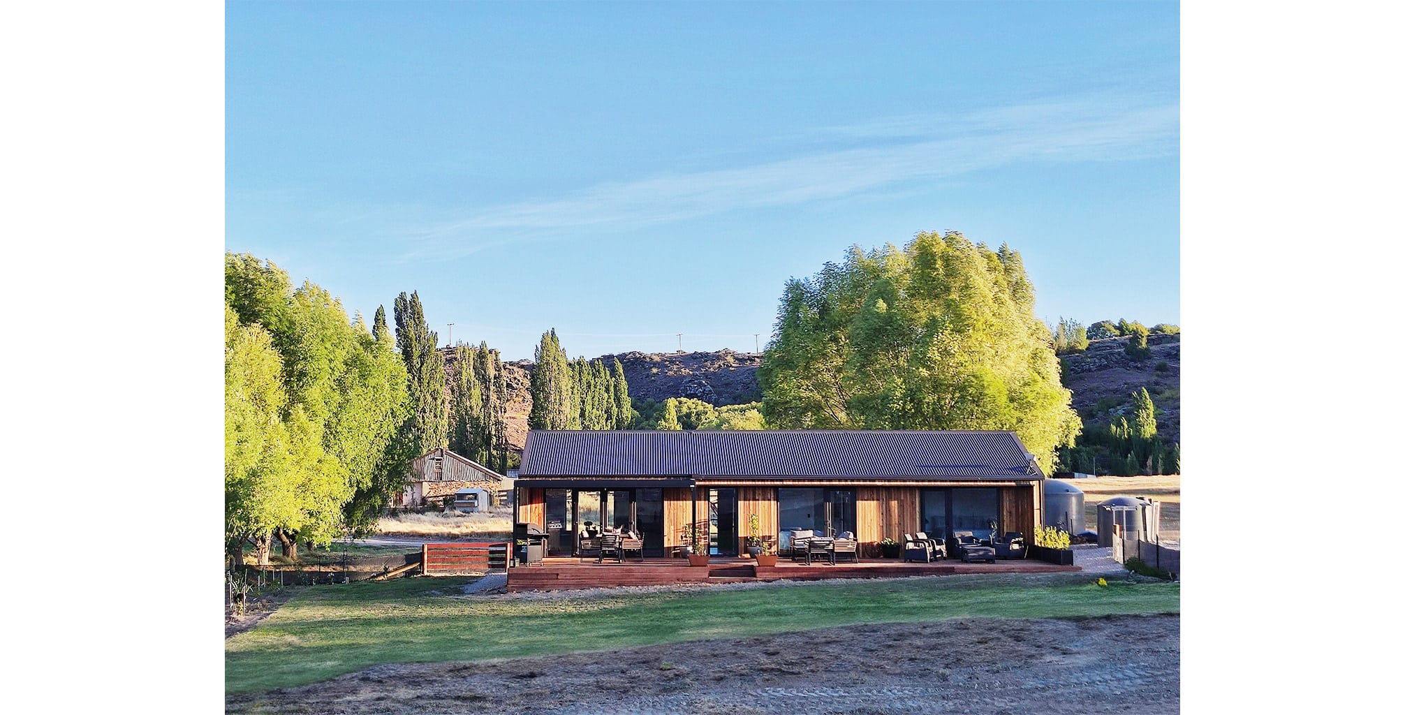 Arbol Pohutukawa Cottage April 2024 (2) - Respond Architects